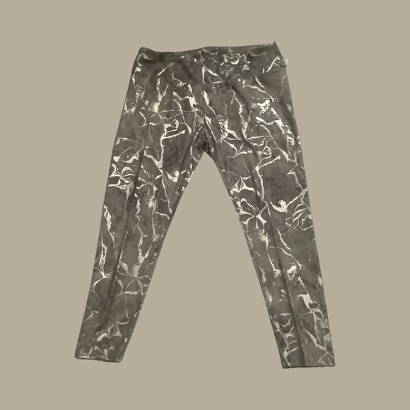 SOFT SURROUNDINGS GREY & SILVER SUPERSLIM ANKLE LEGGINGS - Picture 6 of 6